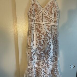 Lulu's White Midi Dress with Elegant Design